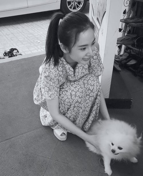 Hình ảnh mộc mạc, dễ thương của Angela Phương Trinh được nhiều người yêu thích.