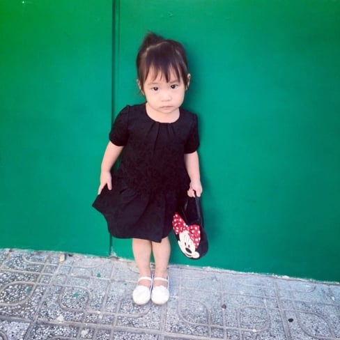 Lý Hải Minh Hà: “Sáng ra ba Ry nói với mẹ: 'Mẹ cho Ry mượn cục kẹo Ry ăn 1 chút rồi Ry trả nha nha'. Ăn xong mẹ đòi lại, em trả lời tỉnh queo: 'Ry ăn mất tiêu rồi'”.
