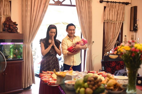 Mới đây, chị còn được phong tặng danh hiệu nghệ sĩ ưu tú vì những đóng góp trong lĩnh vực kịch nói. Trịnh Kim Chi cũng là Á hậu đầu tiên được phong danh hiệu này.