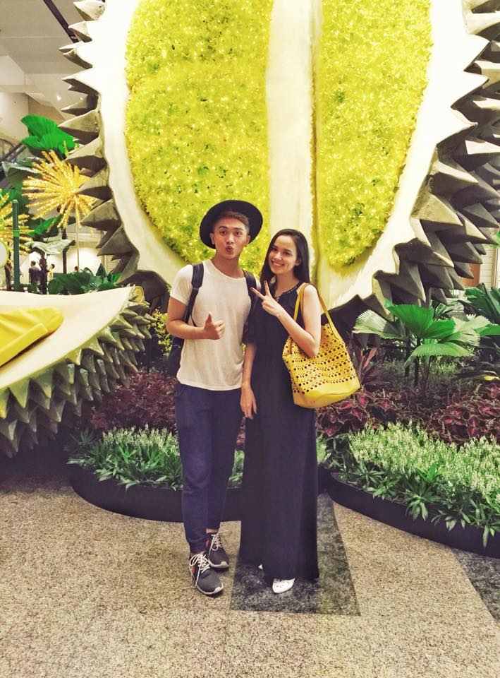 Diễm Hương du lịch Singapore.
