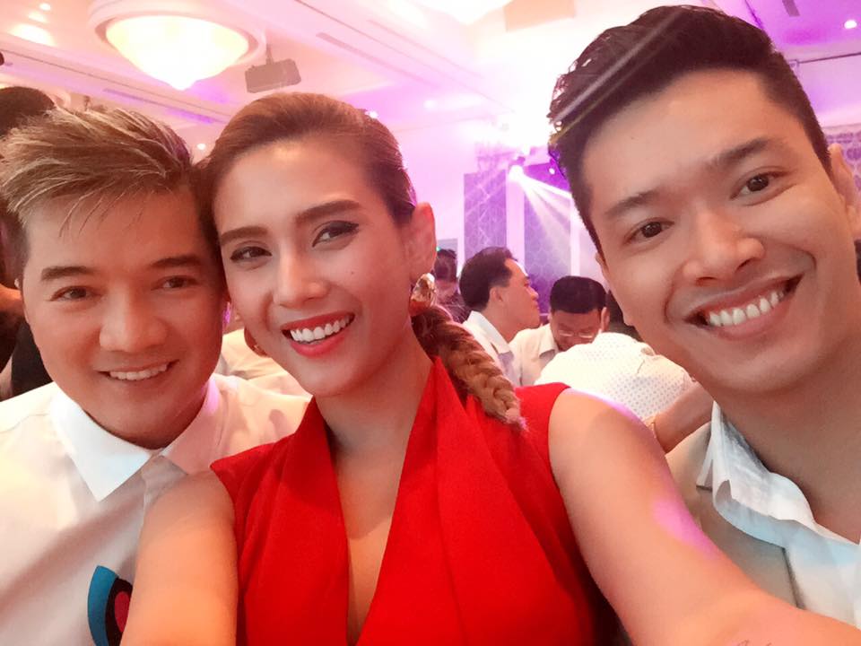 Siêu mẫu Võ Hoàng Yến khoe ảnh cùng siêu mẫu Hồ Đức Vĩnh và mr. Đàm khi gặp trong một event.
