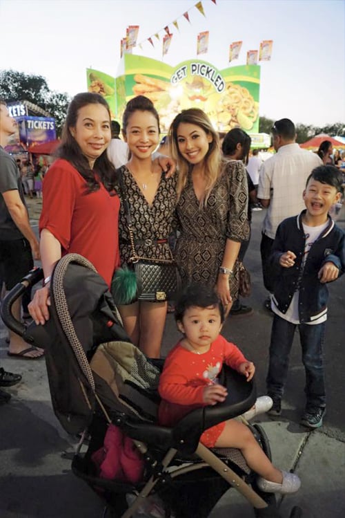 Jennifer Phạm dành một tháng nghỉ ngơi ở Mỹ cùng những người thân. Trên trang cá nhân, cô khoe về chuyến đi chơi cùng mẹ, em gái và hai con Bảo Nam, Na.