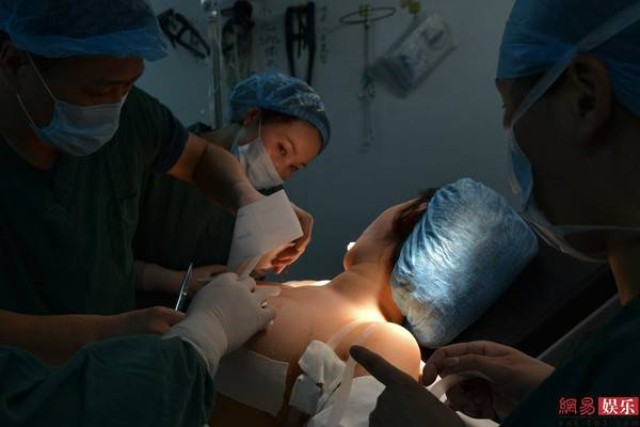 Phẫu thuật ở mún vú không để lại sẹo nhưng cũng rất nguy hiểm.