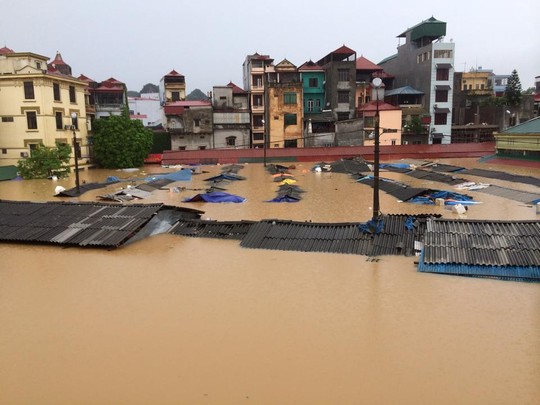 Khu dân cư chìm sâu trong biển nước.