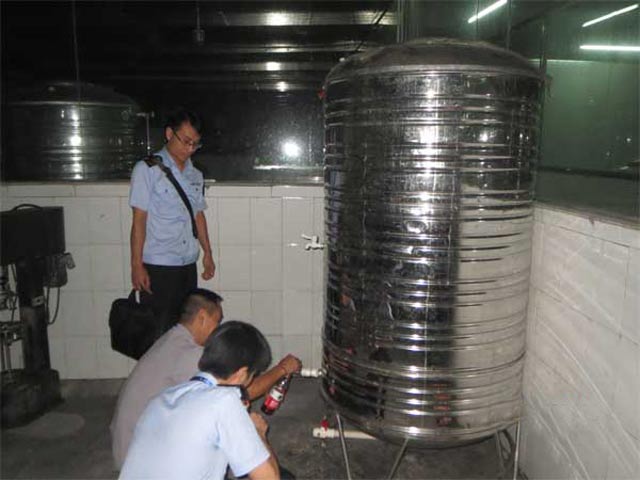 Trung Quốc: Pha thuốc 'cường dương' vào rượu để bán cho khách