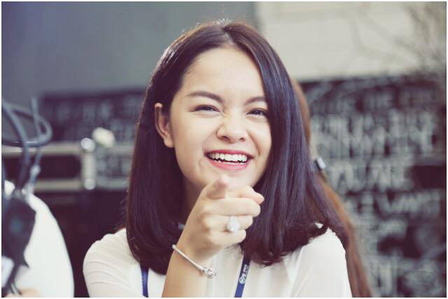 Phạm Quỳnh Anh xì tin, nhí nhảnh.
