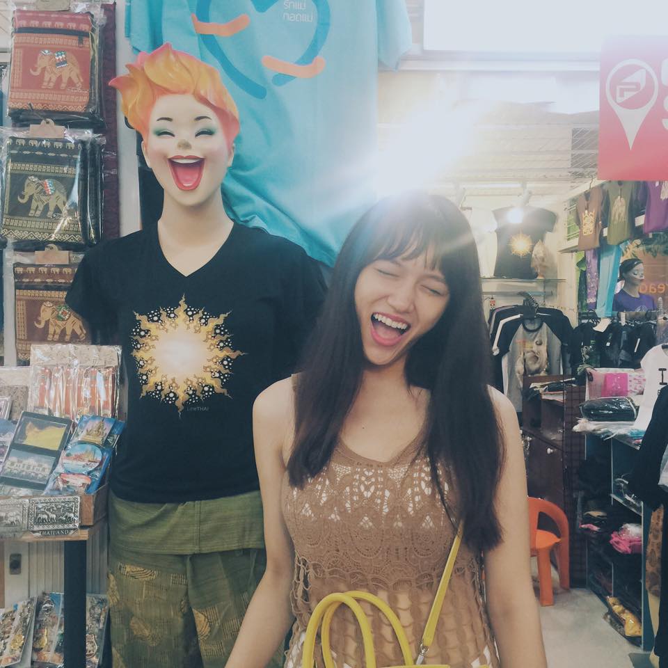 Hương Giang Idol trẻ trung với Shbet999 com đăng nhập váy hai dây gợi cảm.