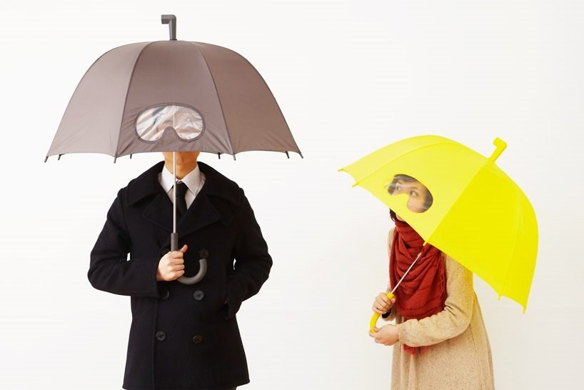 Với phát mình ô kết hợp kính trong suốt này thì bạn có thể nhìn đường thoải mái.