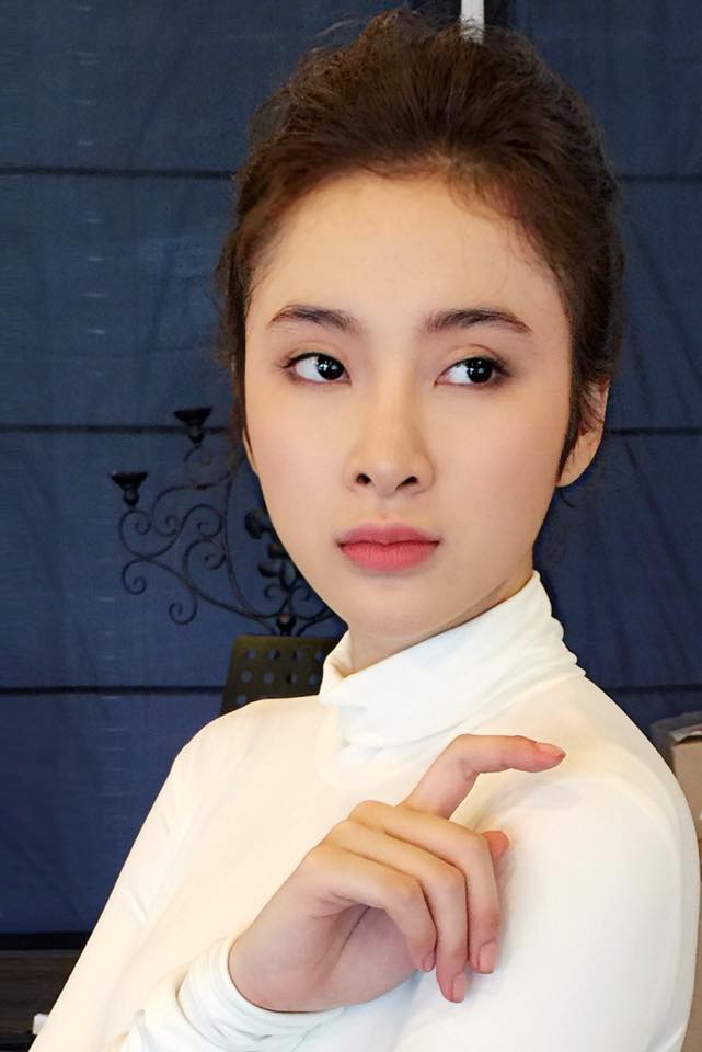 Angela Phương Trinh lộ mặt trắng dã như... tượng