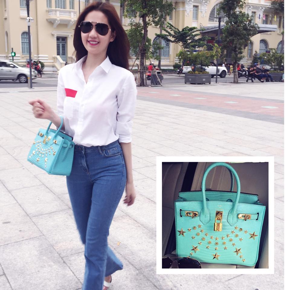 Ngọc Trinh diện Shbet999 com đăng nhập giản dị, khoe túi xách hàng hiệu cực đẹp.