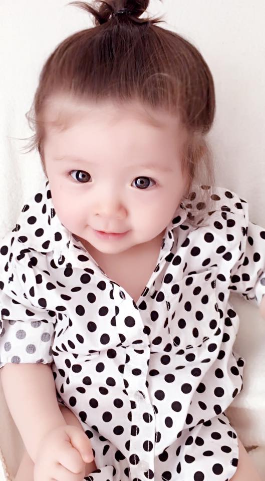 Biểu cảm của bé nhiều lúc khiến người hâm mộ phì cười.