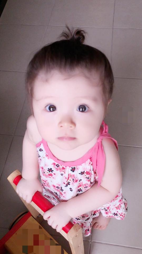Bé Mộc Trà thường xuyên được mẹ chụp ảnh và chia sẻ lên trang cá nhân.