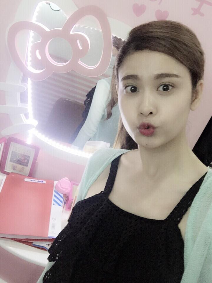 Trương Quỳnh Anh nhắng nhit, xì tin.
