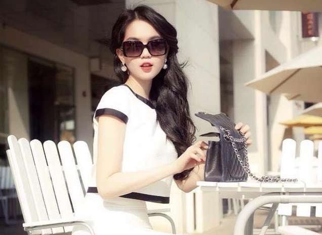 Ngọc Trinh gây