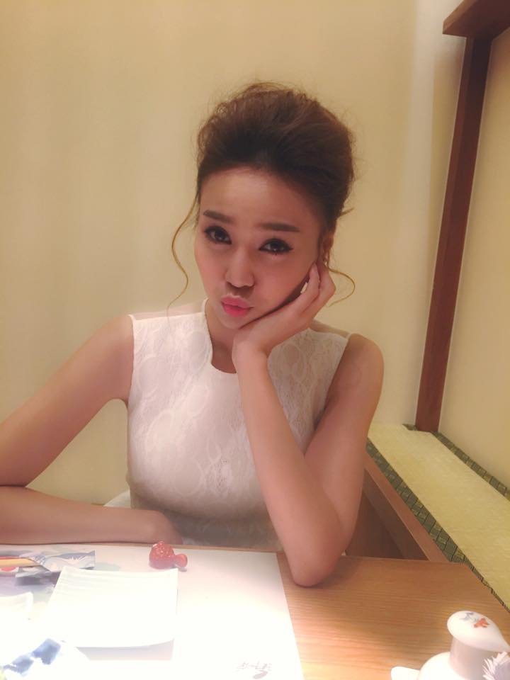 Dù đang tức nhưng Ninh Dương Lan Ngọc vẫn rất xì tin.