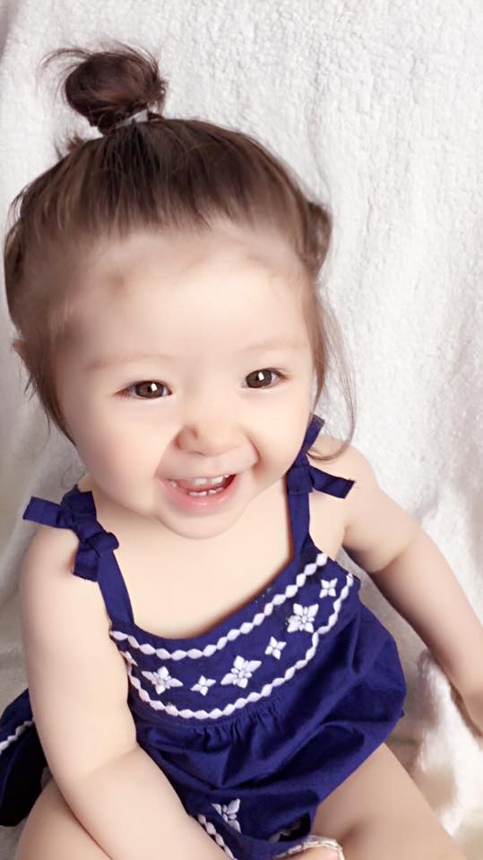 Bộ ảnh mới nhất của cô bé vừa được mẹ Elly Trần đăng tải lên trang cá nhân cách đây vài phút.