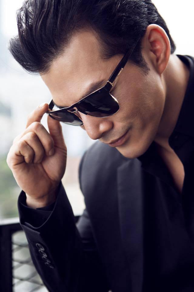 Trần Bảo Sơn khoe vẻ lịch lãm, bảnh bao.