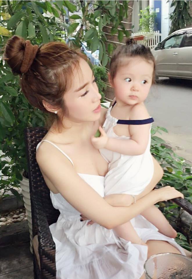 Nhan sắc của Elly Trần và con gái Cadie Mộc Trà được nhiều người ngưỡng mộ.