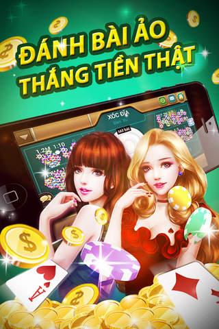 'Bà mẹ một con' Quỳnh Chi xuất hiện vô cùng gợi cảm với chiếc váy đỏ rực xẻ ngực sâu vào sự kiện tối ngày 10/8 tại TP.HCM
