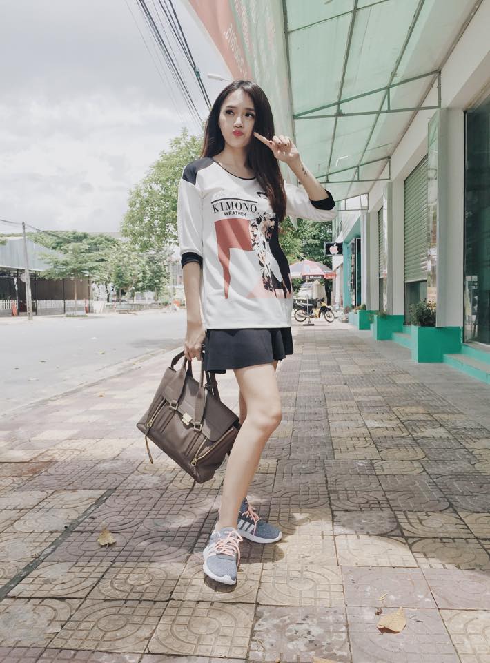 Hương Giang Idol tạo dáng xì tin, 'chuẩn bị cho năm sau thi đại học'.