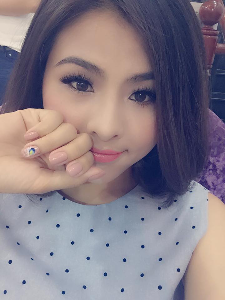 Vân Trang khoe gương mặt cận cảnh siêu đáng yêu.