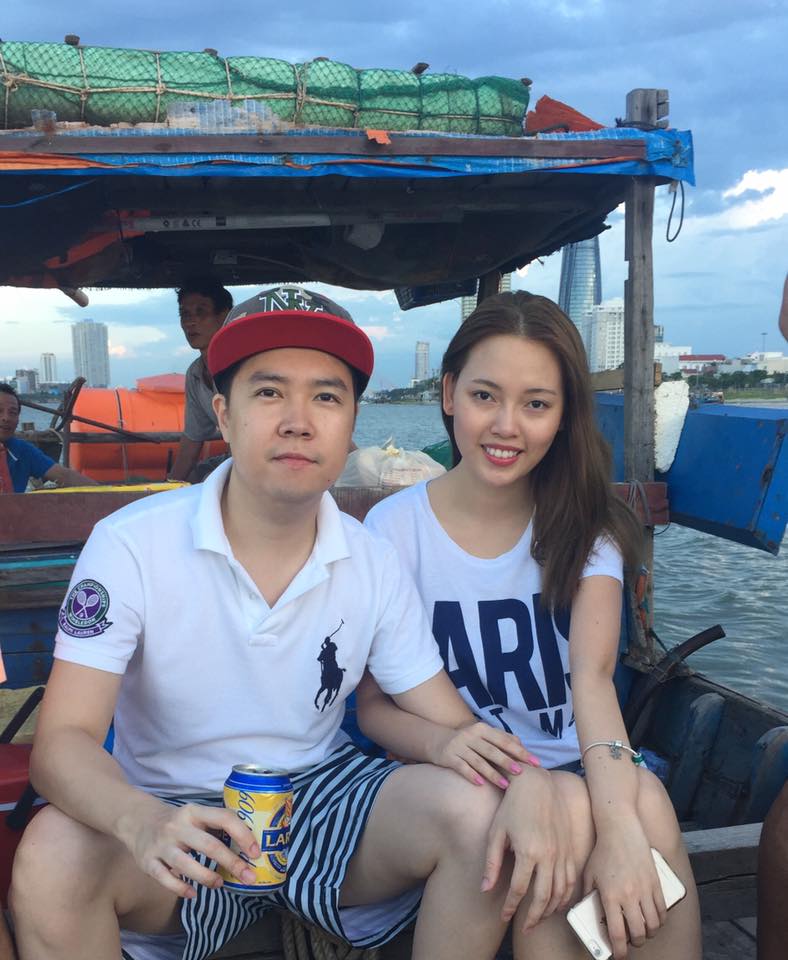 Lê Hiếu đã có kỳ nghỉ thú vị cùng bạn gái Thùy Linh. Cả hai thường xuyên xuất hiện 'tay trong tay' ở hầu hết các sự kiện.