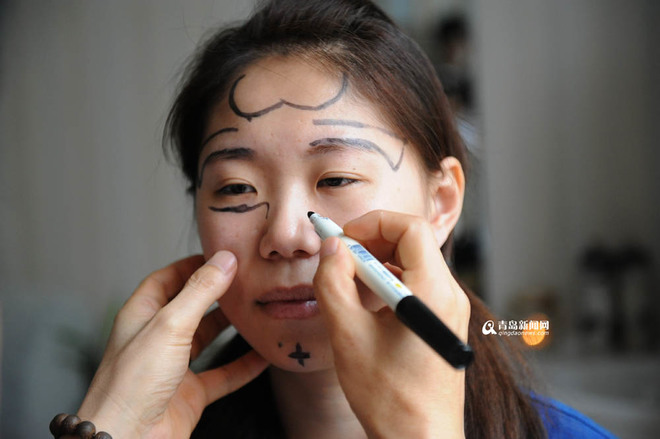 Cô Shbet888 tiền thưởng cực khủng đôi mắt 2 mí to tròn, sống mũi cao và khuôn mặt V-line kiểu Hàn Quốc.
