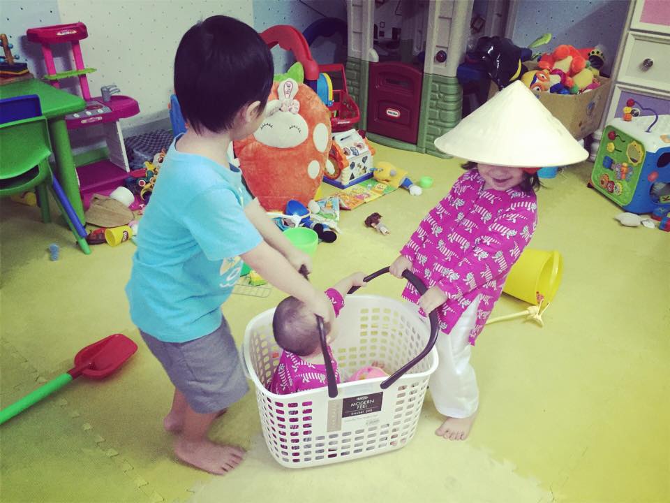 Ba nhóc tì nhà Lý Hải - Minh Hà chiếm được rất nhiều cảm tình của các fan bởi vẻ lém lỉnh, đáng yêu của các bé.