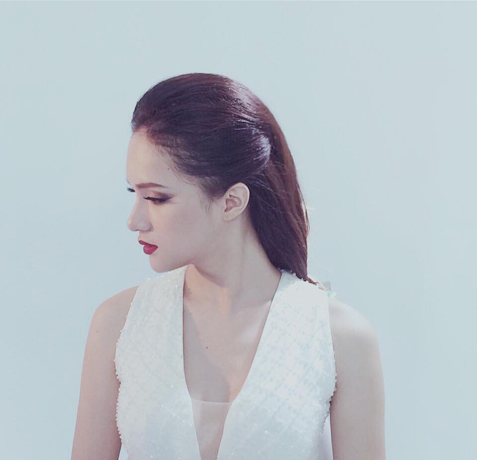 Hương Giang Idol 'lạnh lùng' nhưng cũng không kém phần gợi cảm.