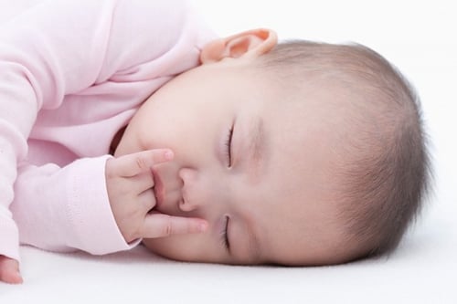 Mẹo ít biết giúp bé sơ sinh ngủ trong tích tắc