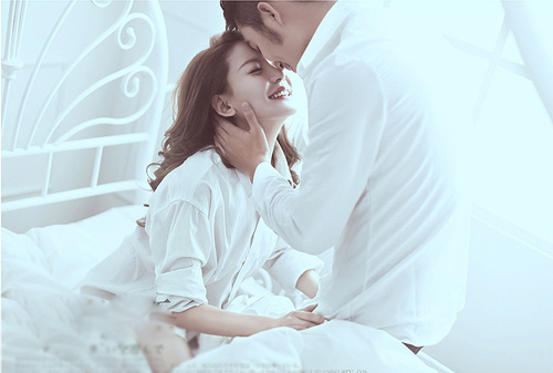 Quyết ly hôn, vợ gửi clip ân ái với người tình cho tôi