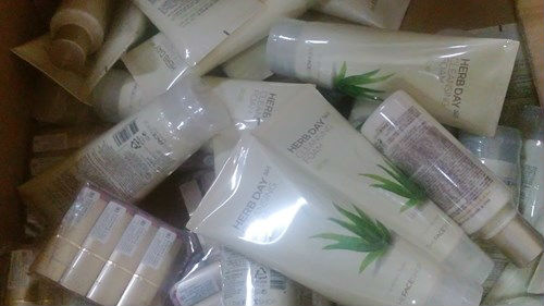 Bắt giữ xe chở mỹ phẩm làm đẹp không nguồn gốc, xuất xử