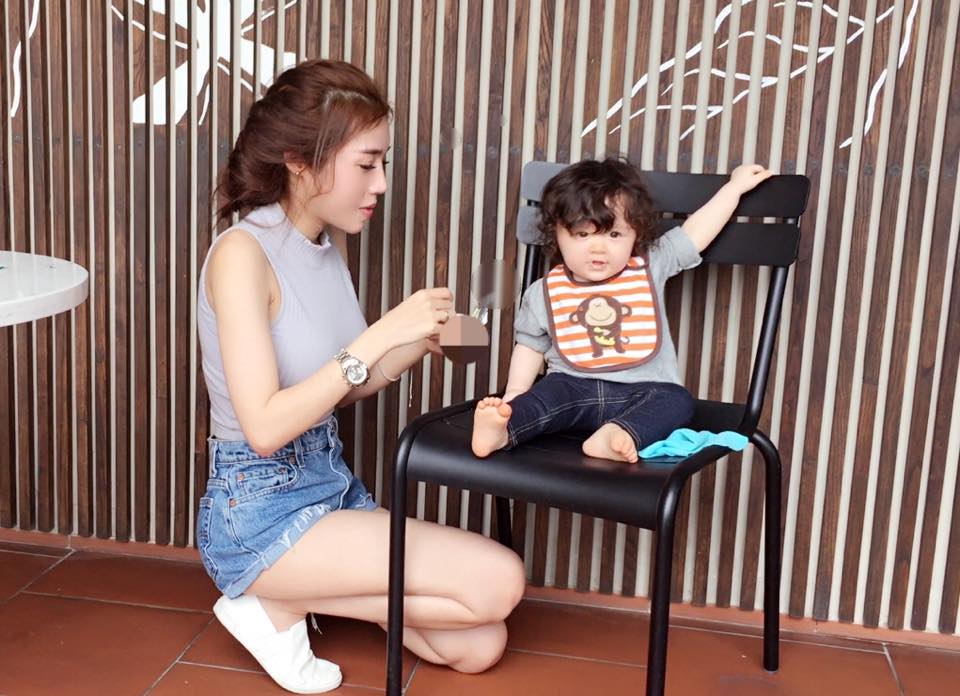 Trong Shbet999 com đăng nhập này, Elly Trần trông rất năng động và trẻ trung.