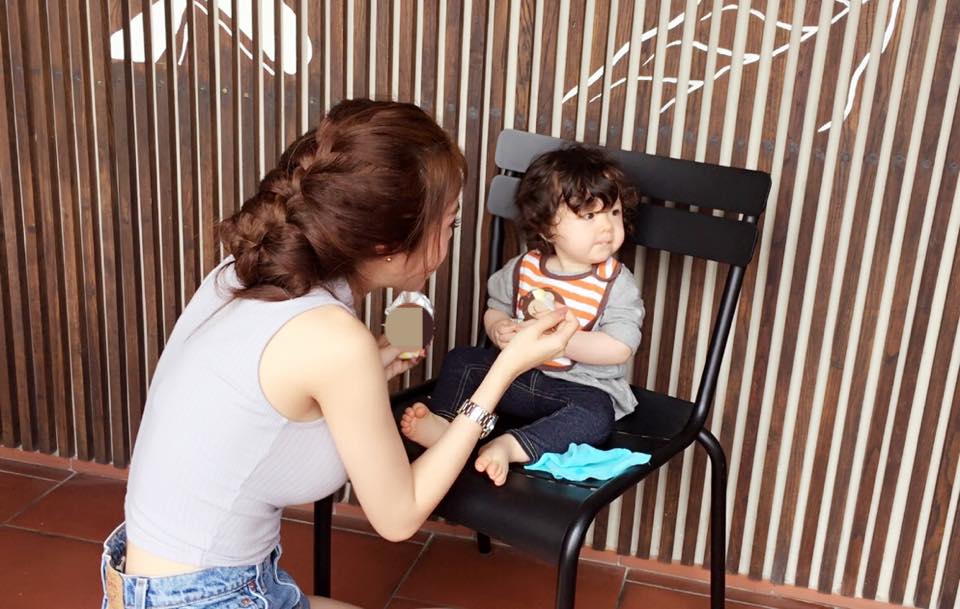 Cô bé Mộc Trà được cộng đồng mạng 'phong' là em bé đáng yêu nhất Việt Nam.