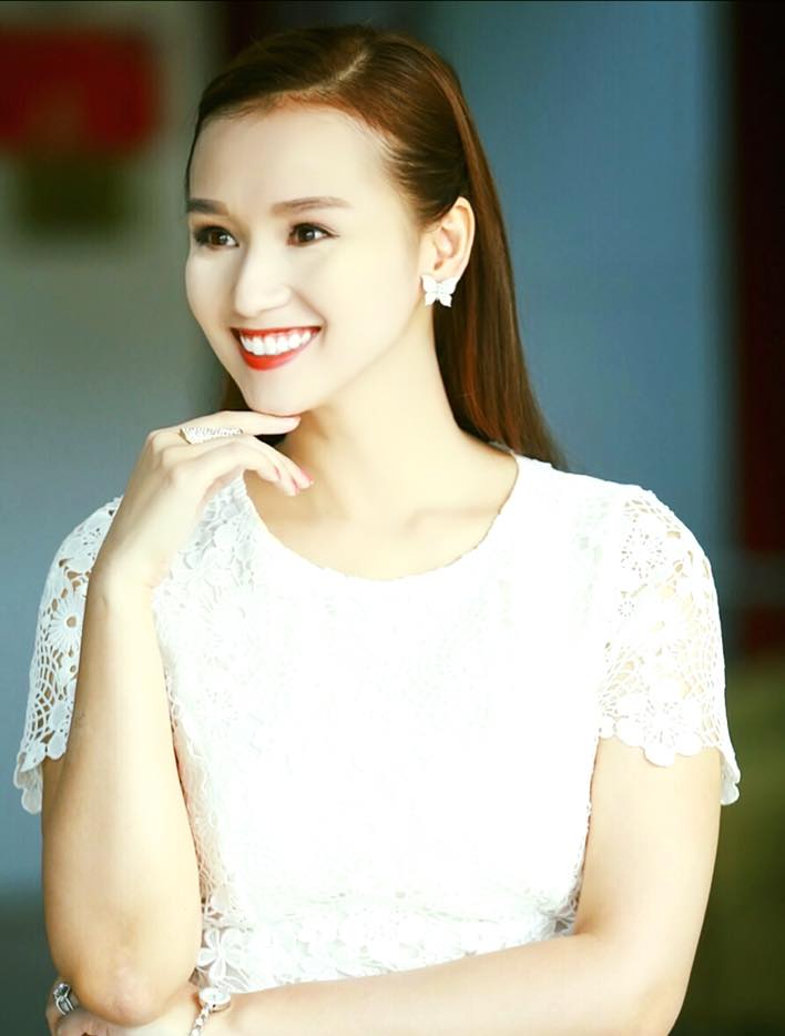 Lã Thanh Huyền xinh tươi, khác lạ trong bộ ảnh mới.