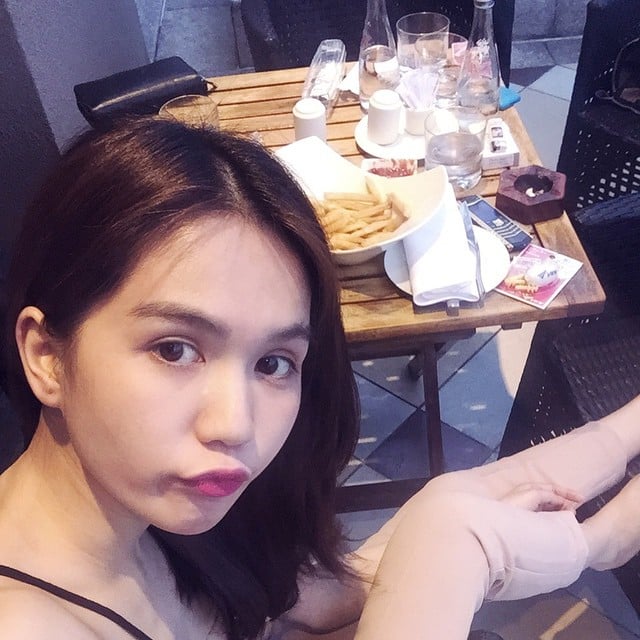 Ngọc Trinh lần đầu khoe mặt mộc, xinh tươi