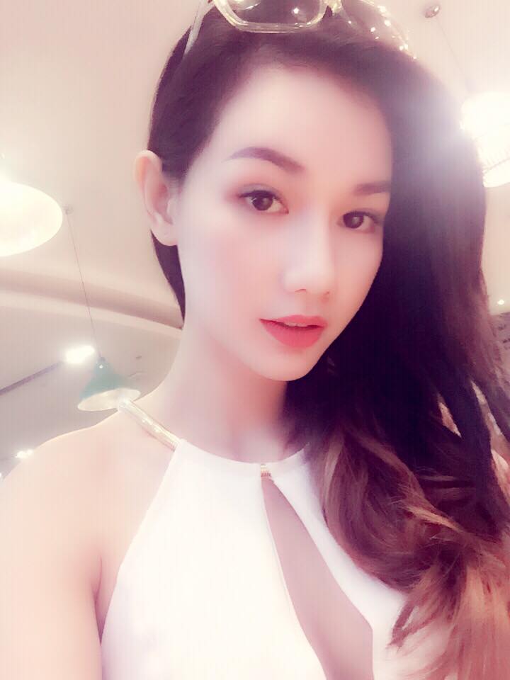 Quỳnh Chi 'tự sướng'.