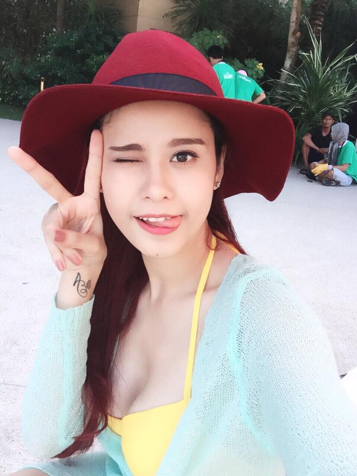 Trương Quỳnh Anh làm 'mặt xấu', khoe ngực khủng lạ thường.