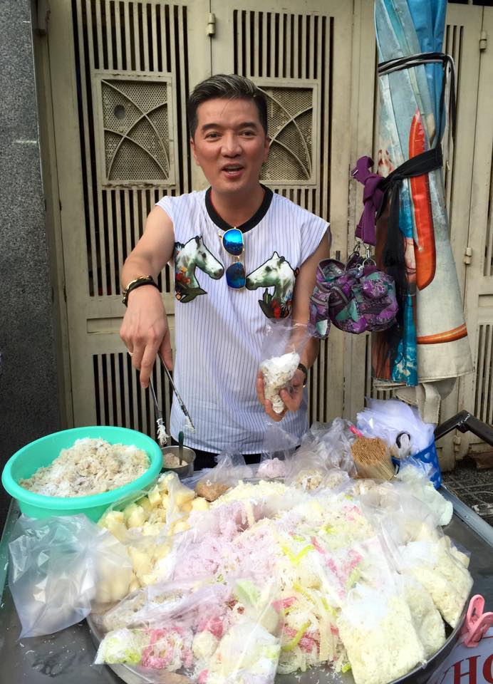 Đàm Vĩnh Hưng tự tay vào bếp, chuẩn bị khá nhiều đồ ăn ngon.
