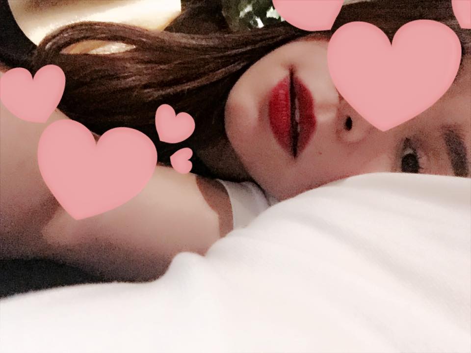 Hồ Ngọc Hà hạnh phúc bên 'người đàn ông bí ẩn'.