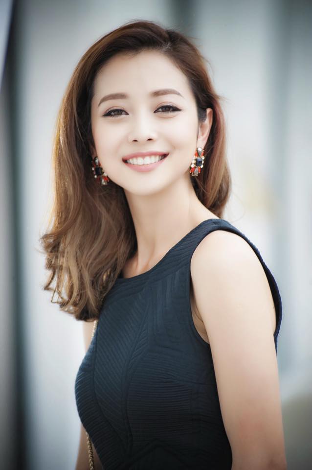 Jennifer Phạm xinh tươi chào ngày mới với nụ cười tỏa nắng.
