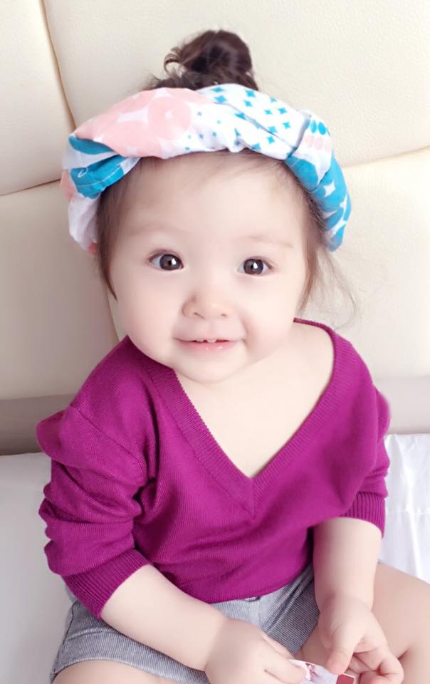 Càng lớn, bé Mộc Trà nhà Elly Trần càng có một lượng fan đông đảo với vẻ đẹp lai Tây vô cùng đáng yêu.