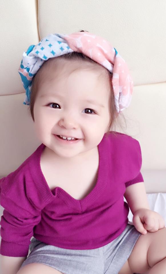 Elly Trần thường xuyên chia sẻ những hình ảnh đáng yêu của cô con gái nhỏ lên trang cá nhân.