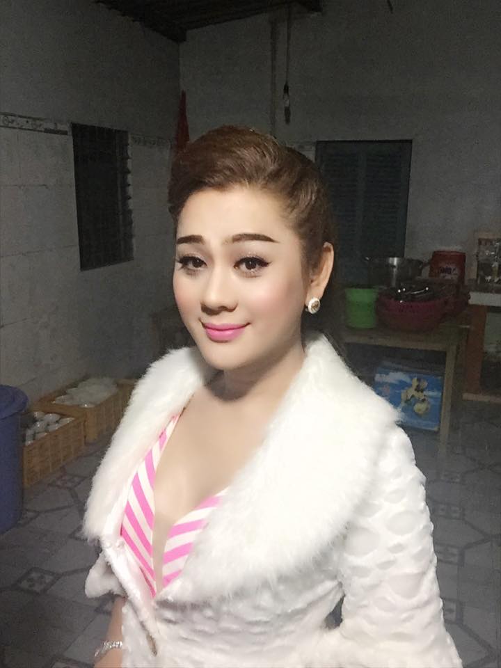 Lâm Chi Khanh lộ mắt sưng húp.