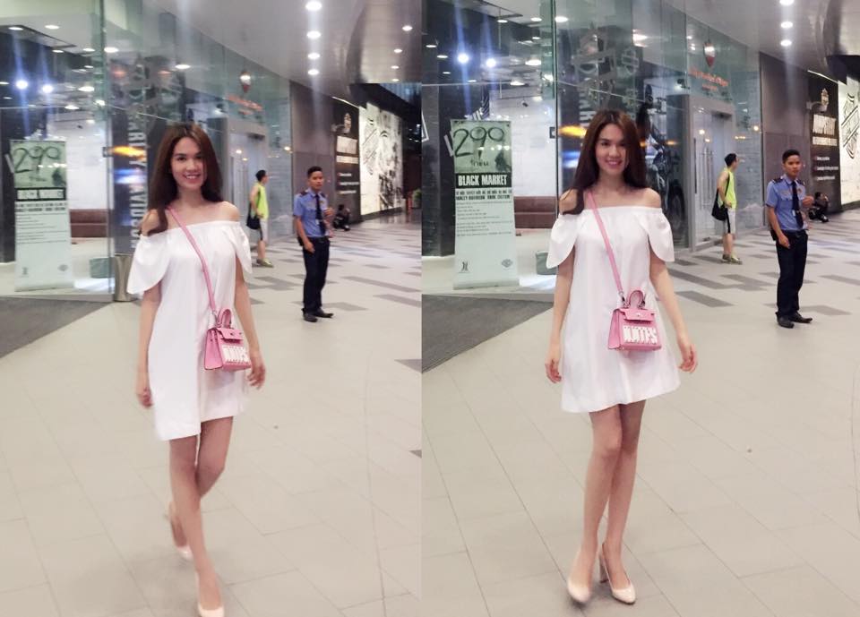 Ngọc Trinh tươi tắn đi xem phim cùng bạn.