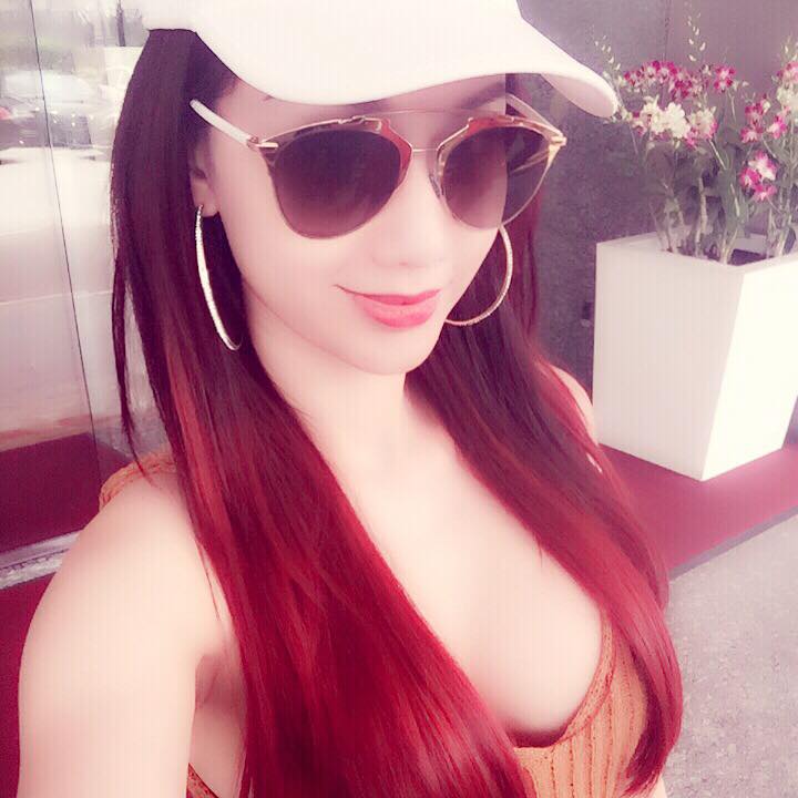 MC Quỳnh Chi 'hở' bạo sau khi gặp được con trai.