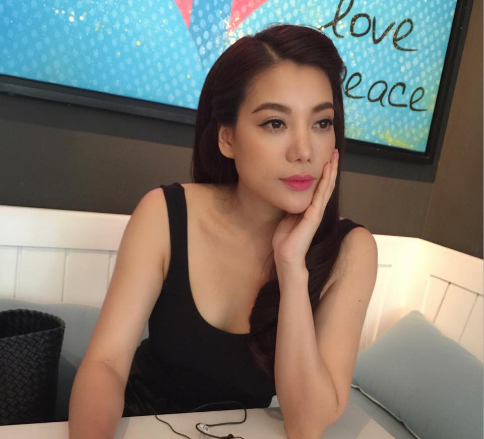Trương Ngọc Ánh thất thần.