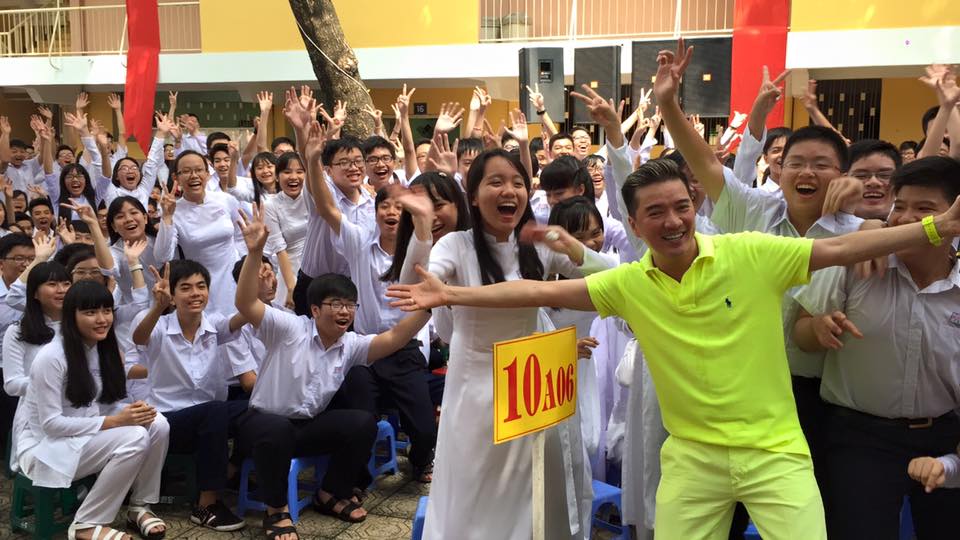 Đàm Vĩnh Hưng hò reo
