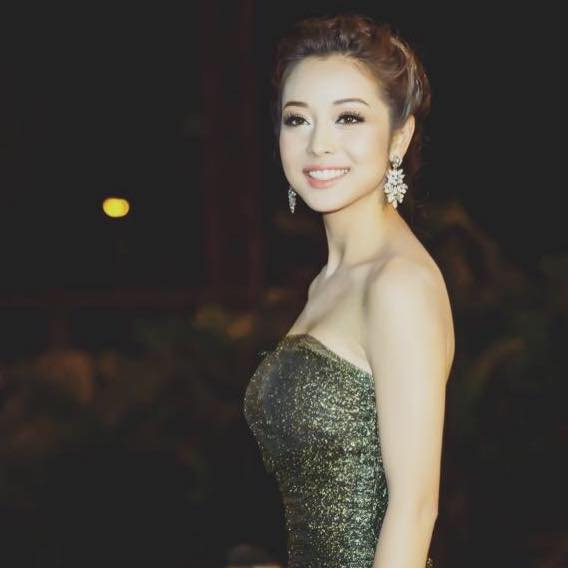 Jennifer Phạm đẹp 'hút hồn'.