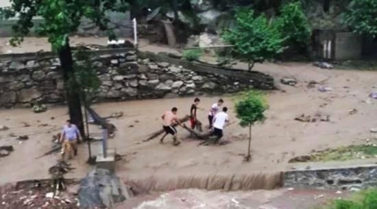 Hà Giang: Ba mẹ con bị cuốn trôi khi đang ngủ trong đêm